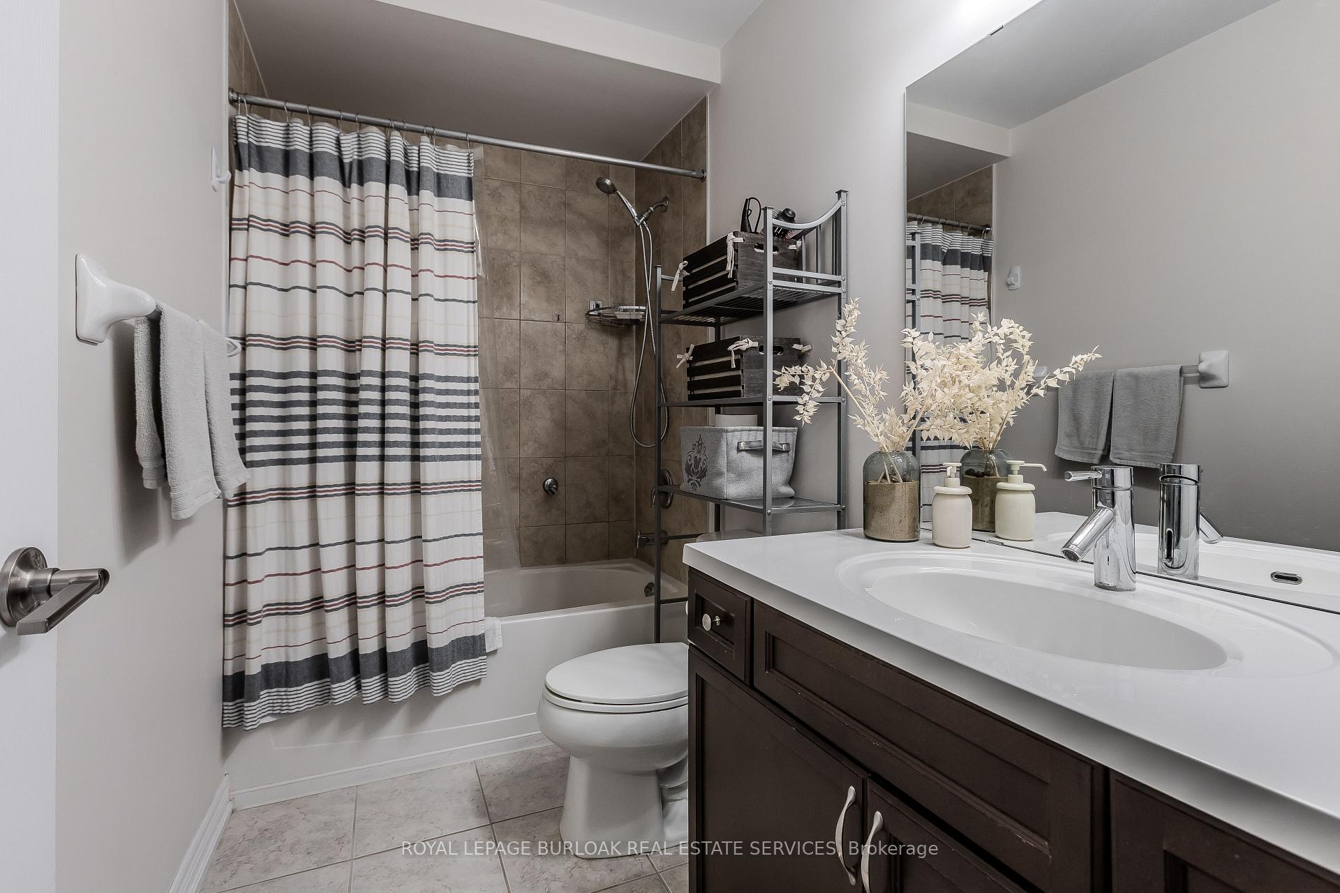 3 Bedrooms Condo at 1401 Plains, Burlington For sale