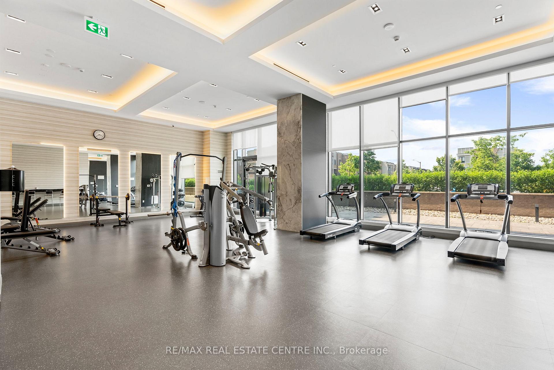 3 Bedrooms Condo at 100 Eagle Rock, Vaughan For sale