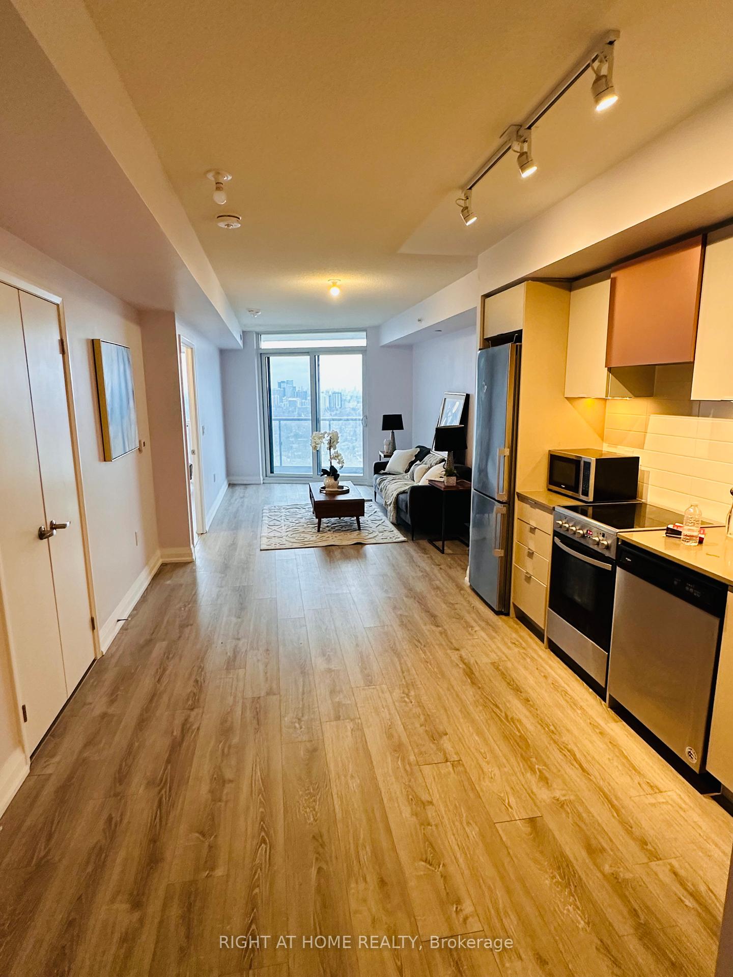 2 Bedrooms Condo at 30 GIBBS, Toronto For sale