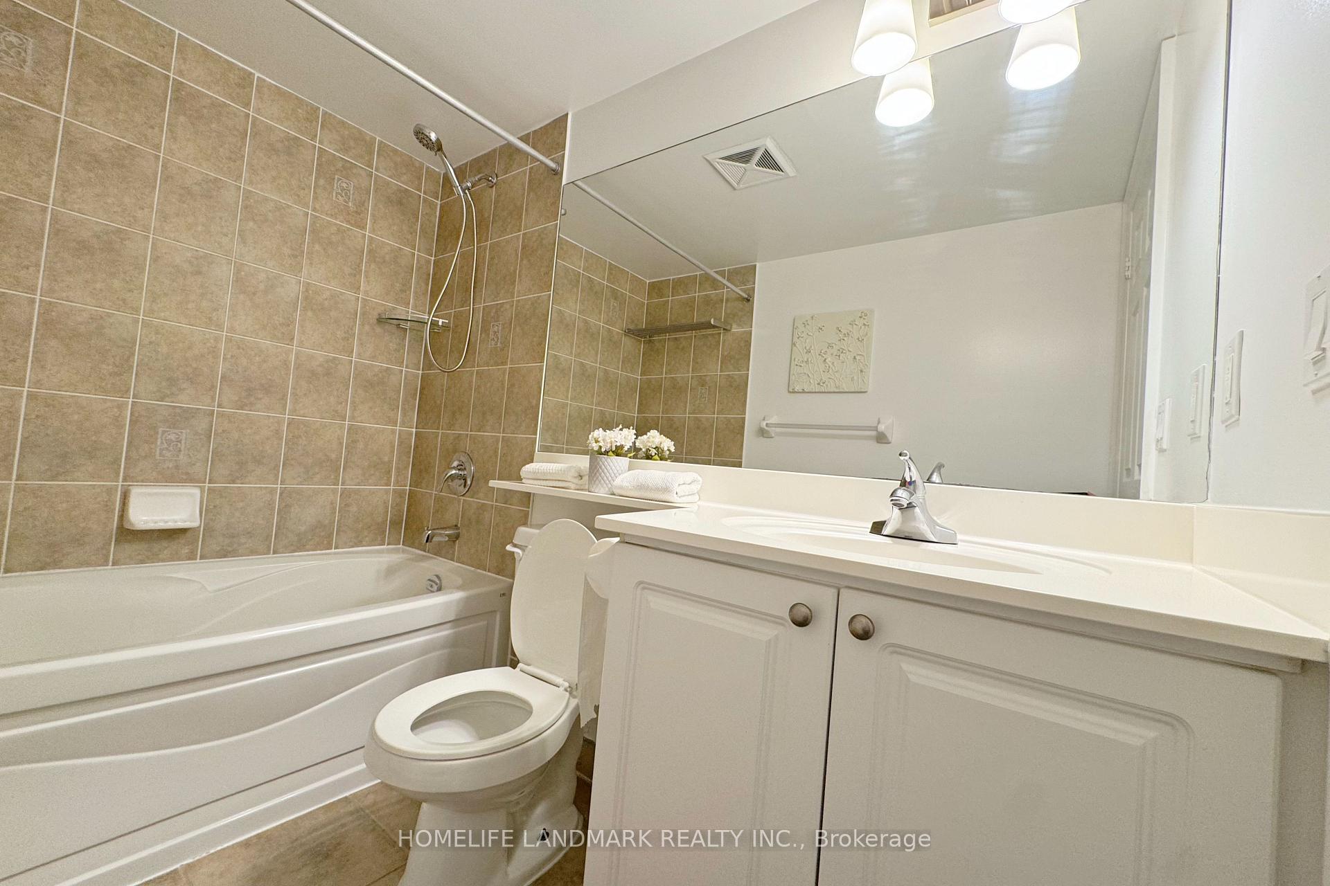 3 Bedrooms Condo at 15 Greenview, Toronto For sale