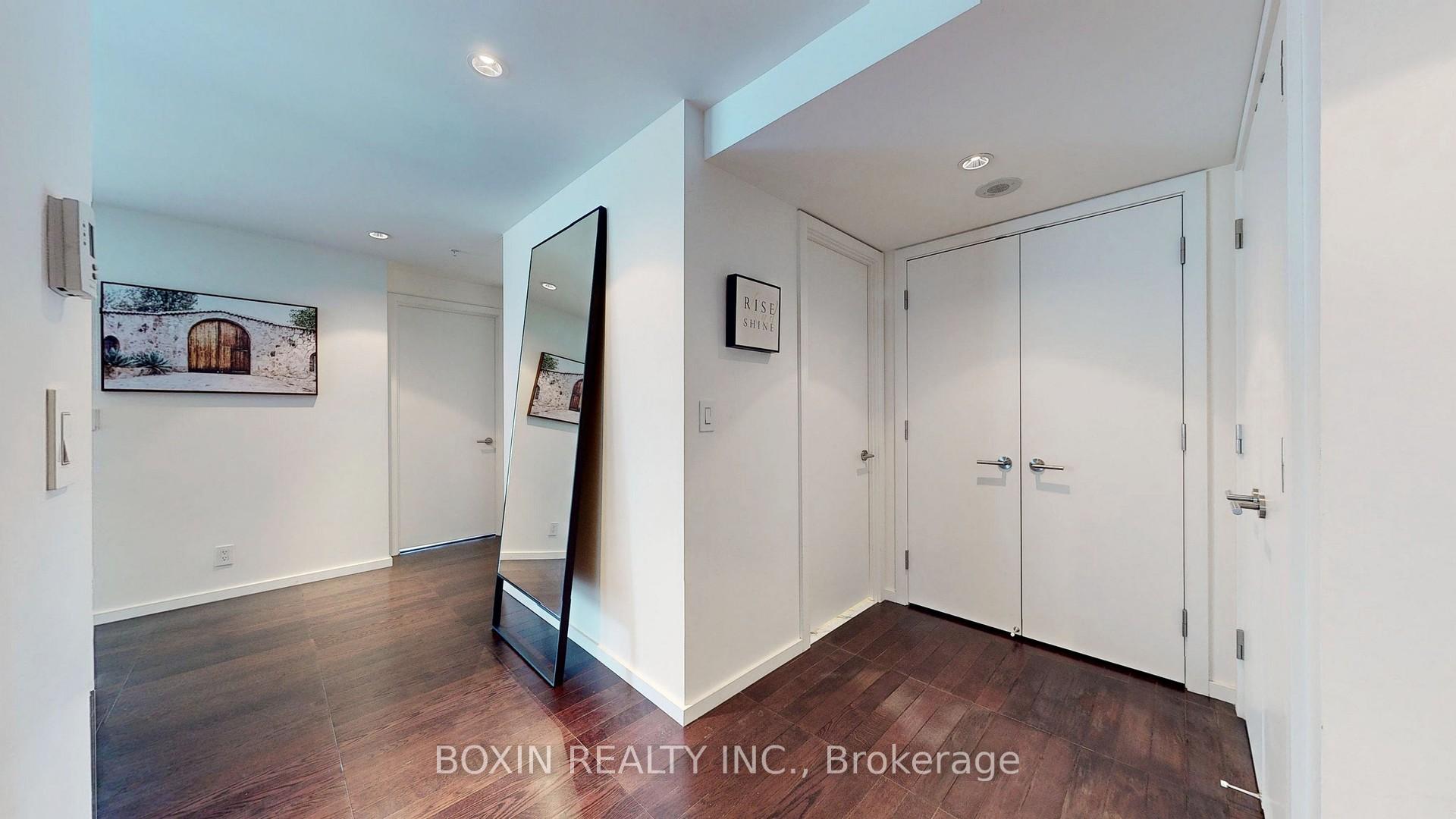 2 Bedrooms Condo at 180 University,  Toronto For sale