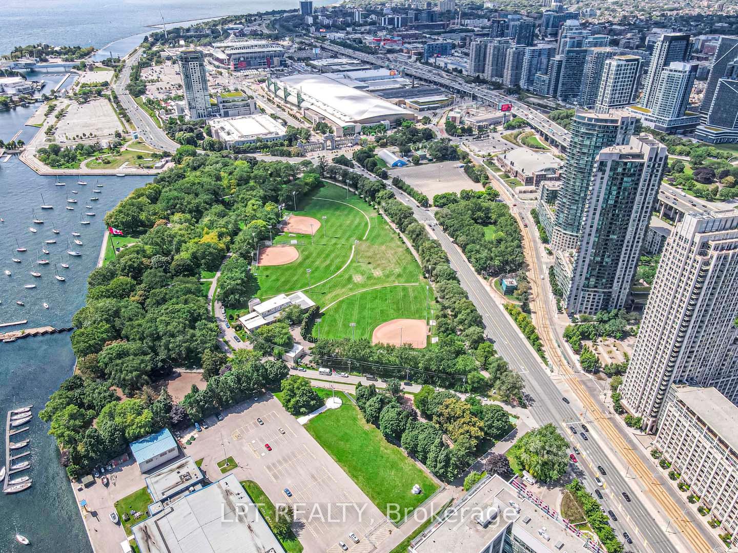 2 Bedrooms Condo at 215 Fort York, Toronto For sale