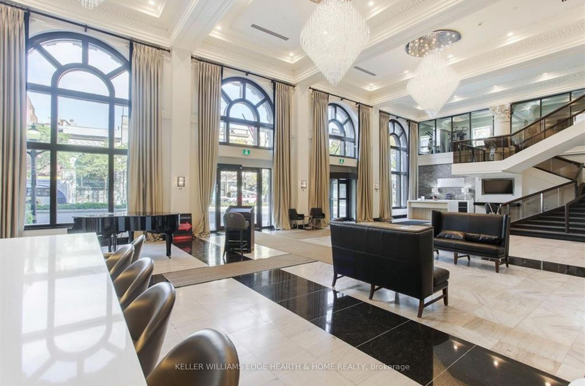 2 Bedrooms Condo at 112 King,  Hamilton For sale