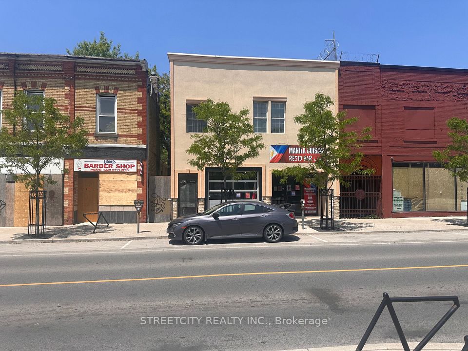 784 Dundas