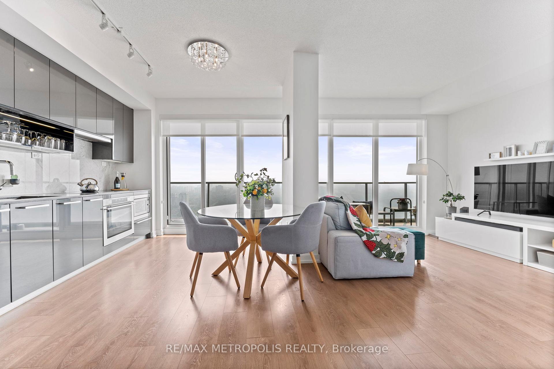 2 Bedrooms Condo at 117 McMahon, Toronto For sale