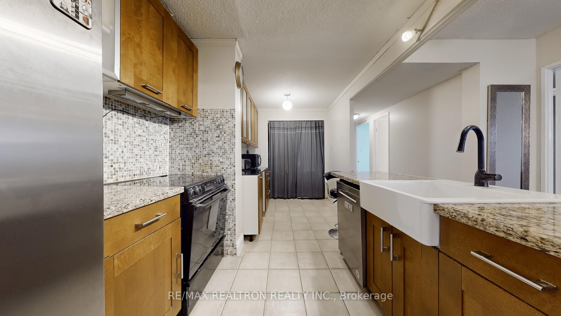 3 Bedrooms Condo at 45 Huntingdale, Toronto For sale