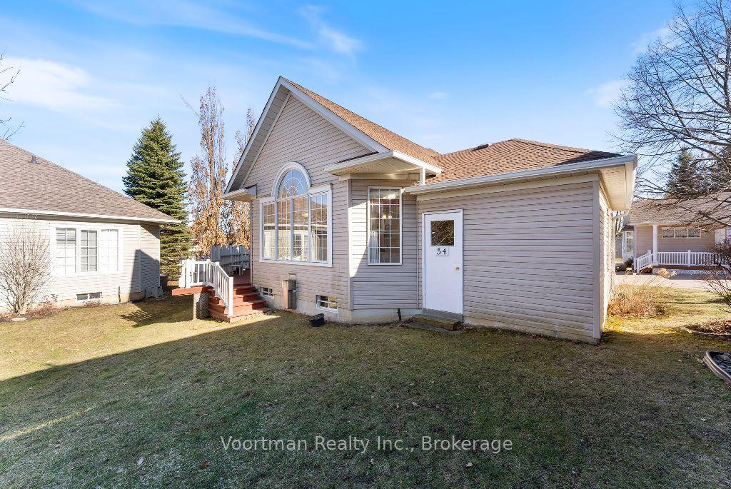 2 Bedrooms Condo at 360 Silverbirch,  Hamilton For sale