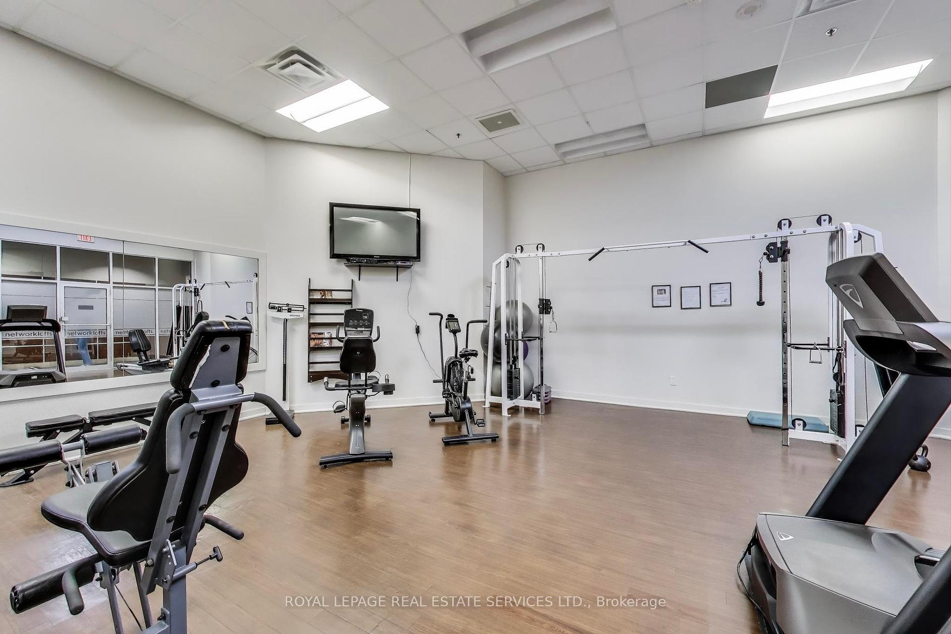 2 Bedrooms Condo at 2 Fieldway, Toronto For sale