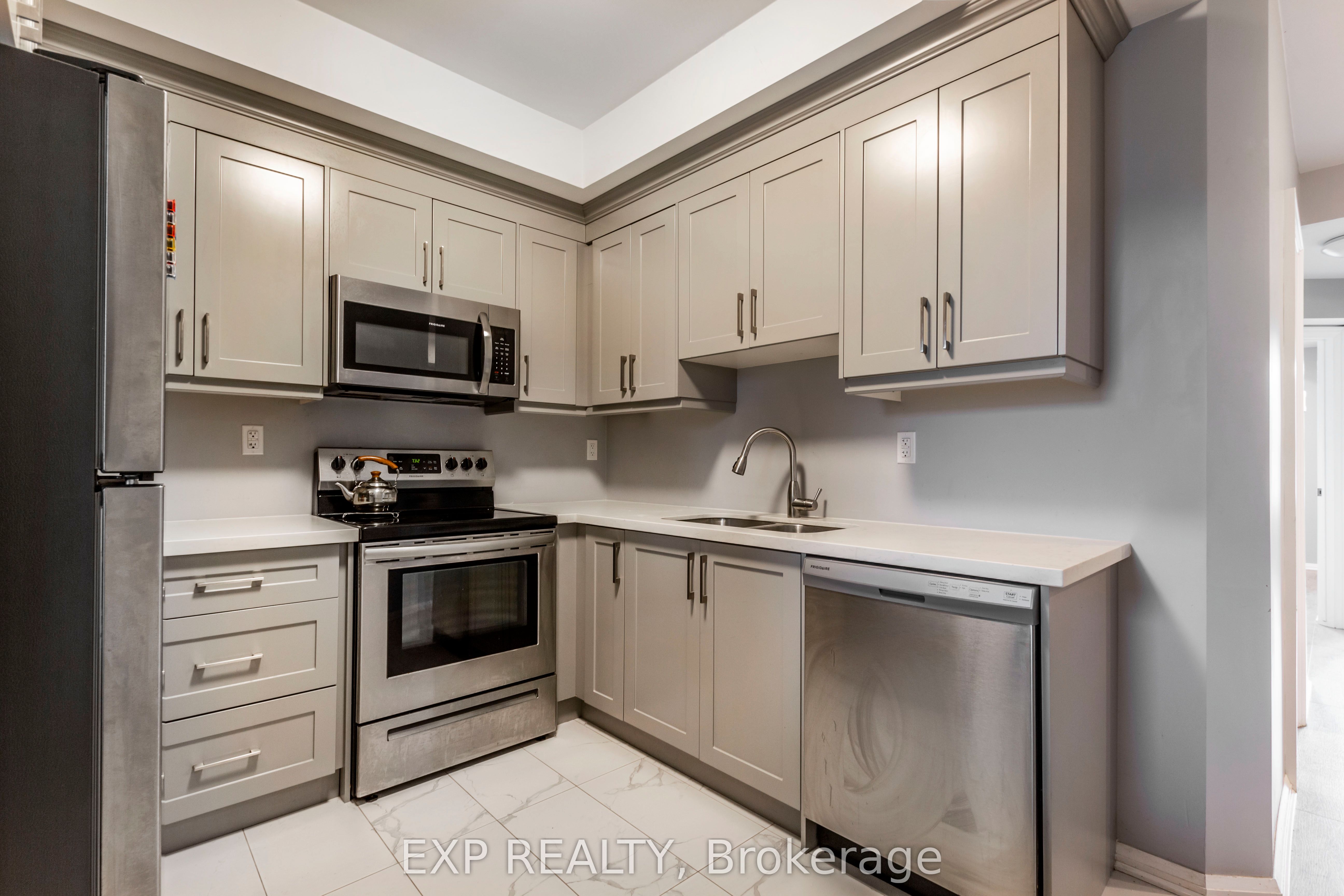 144 Wellington Street N, #2