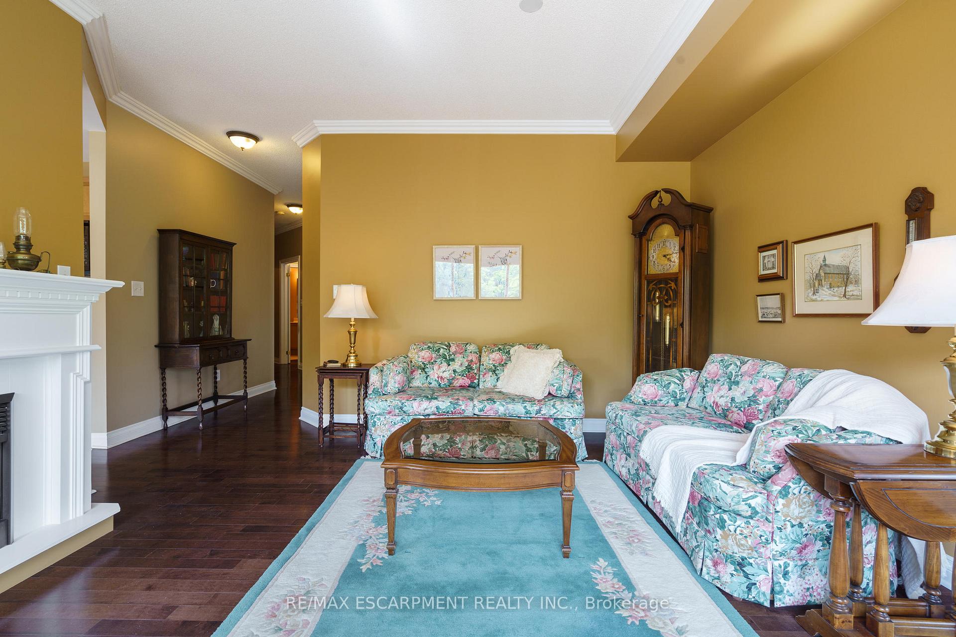 2 Bedrooms Condo at 4000 Creekside, Hamilton For sale