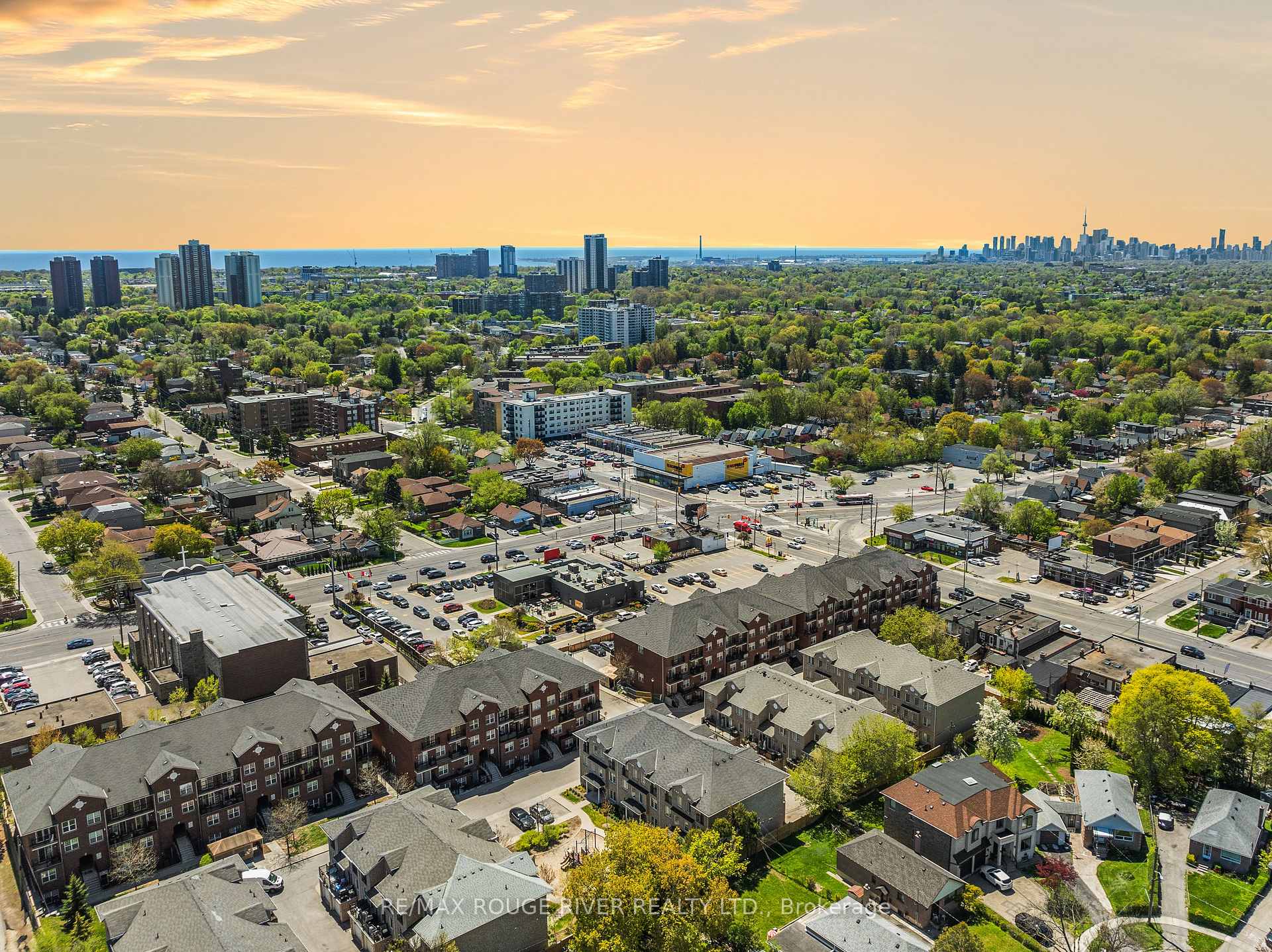 3 Bedrooms Condo at 25 Strangford, Toronto For sale