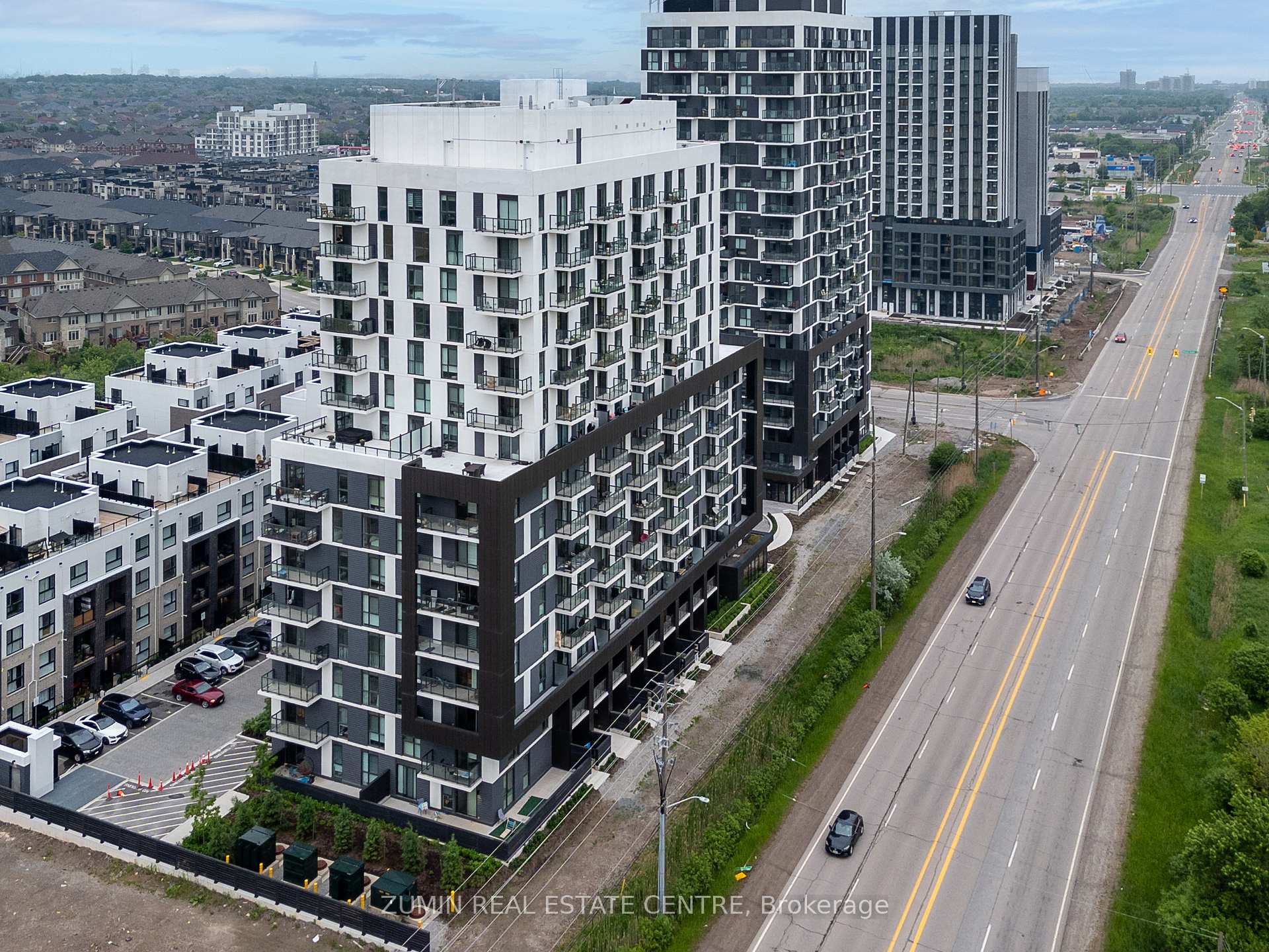 3 Bedrooms Condo at 345 Wheat Boom, Oakville For sale