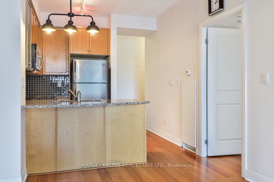 18 Yorkville Avenue 318