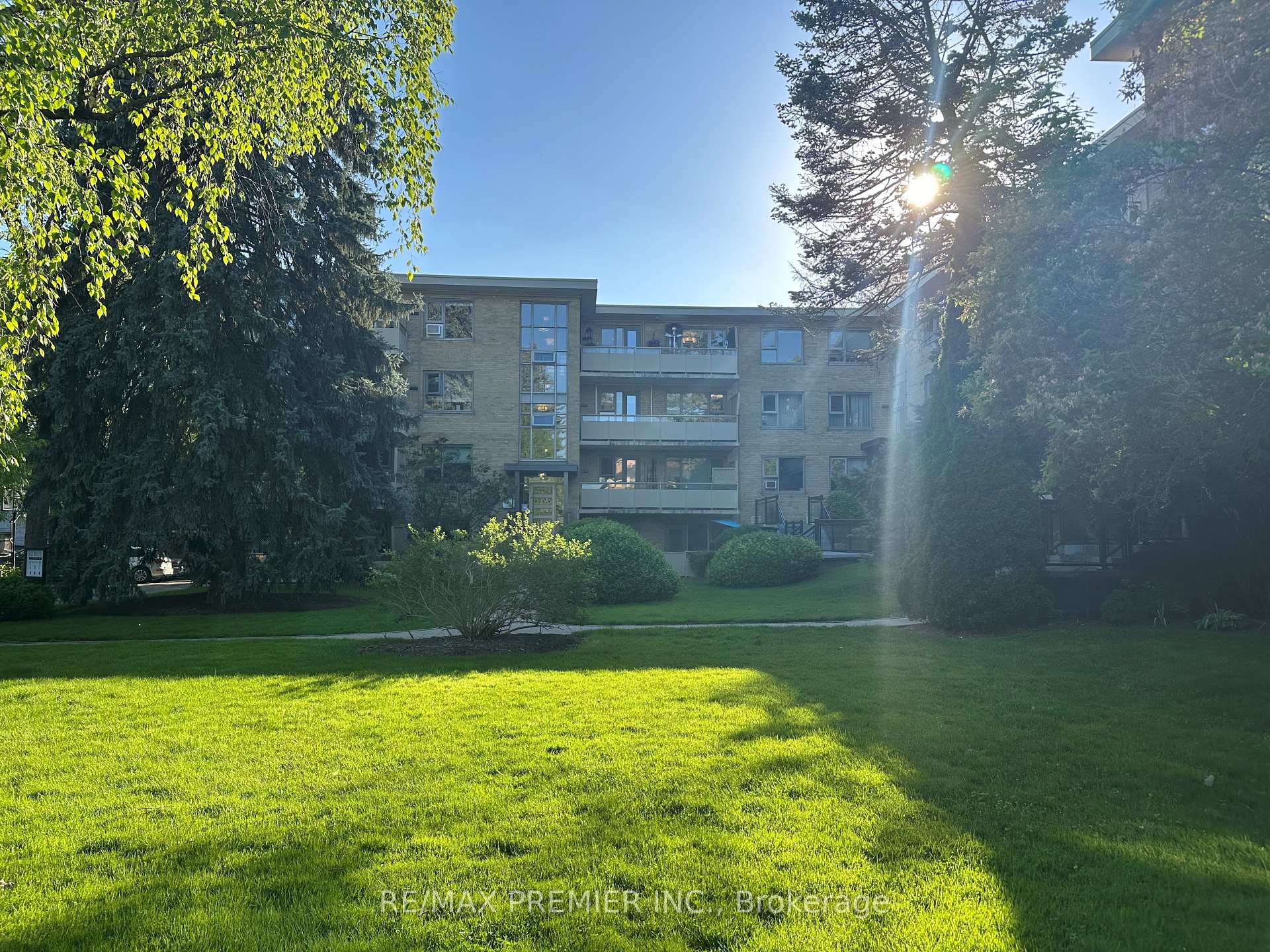 2 Bedrooms Co-op at 8 Corinth, Toronto For sale