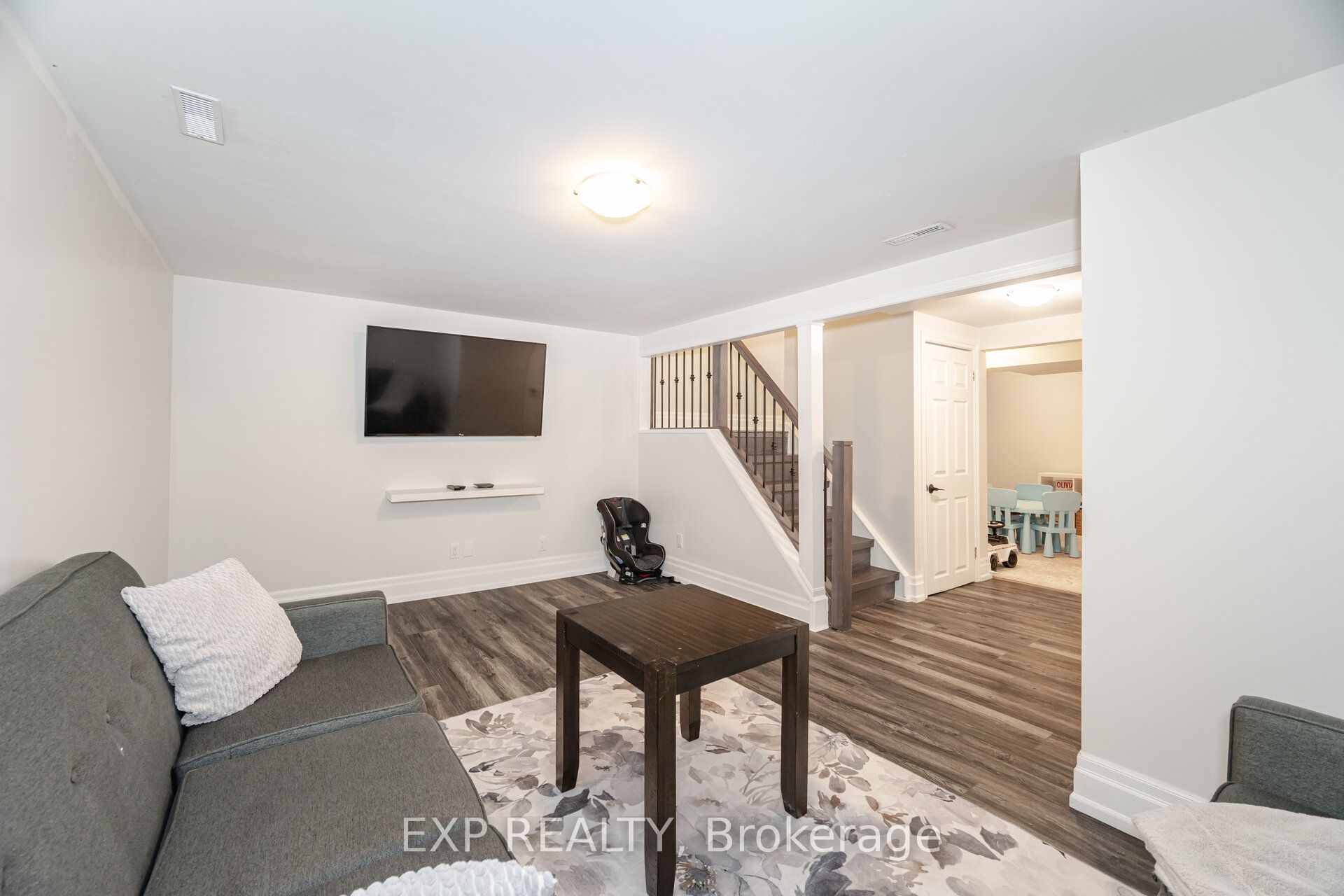 384 Daralea Heights