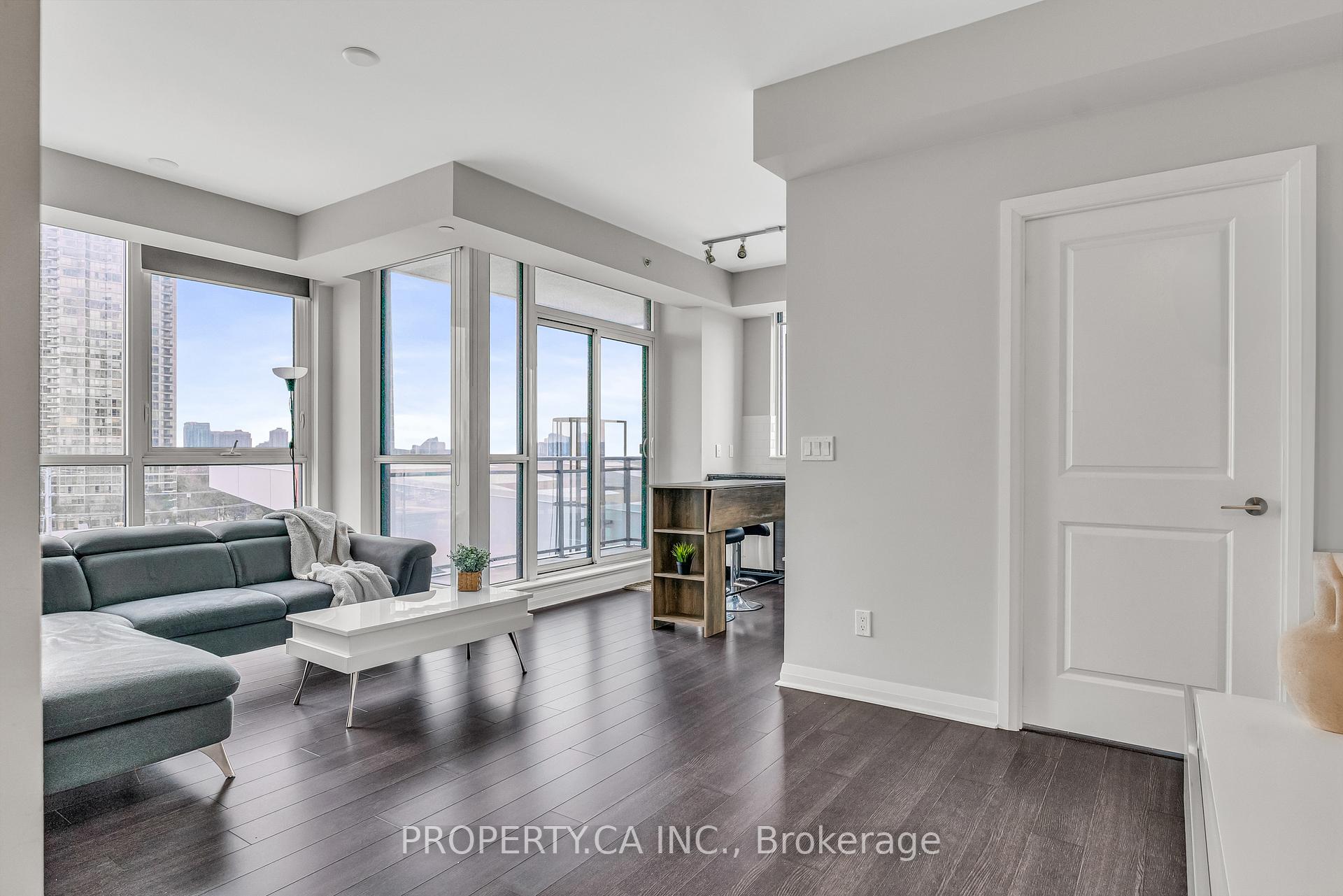 2 Bedrooms Condo at 55 Eglinton, Mississauga For sale