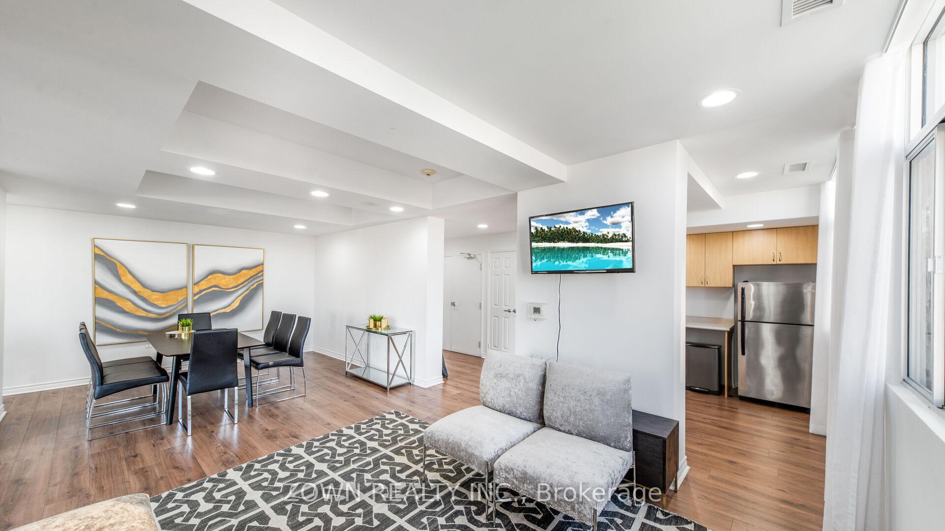 3 Bedrooms Condo at 15 Maplewood, Toronto For sale