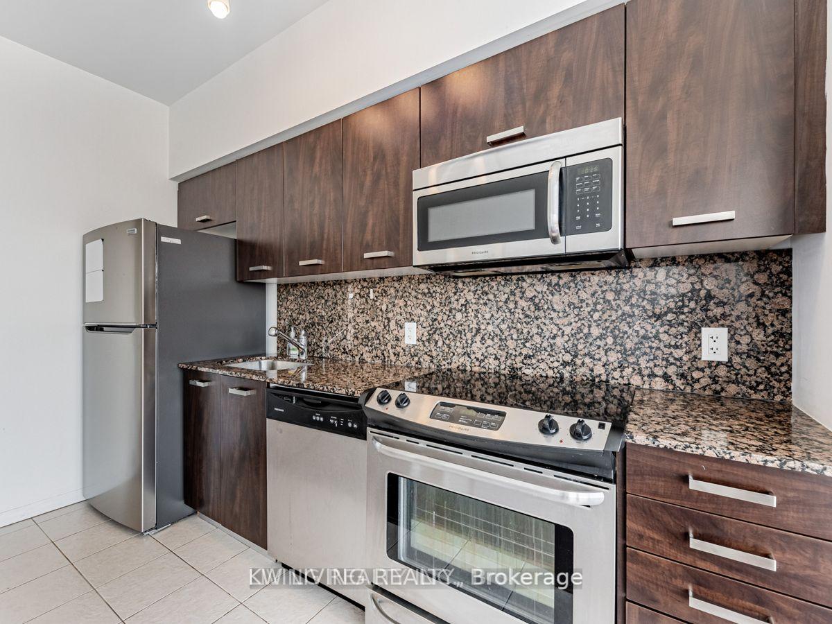 2 Bedrooms Condo at 832 Bay,  Toronto For sale