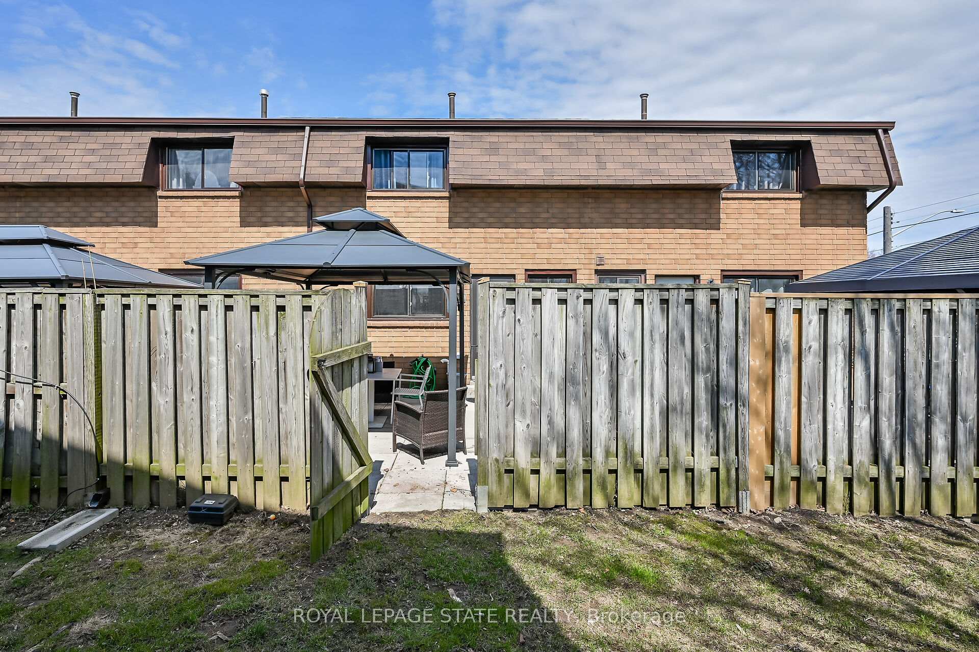 3 Bedrooms Condo at 444 Stone Church, Hamilton For sale