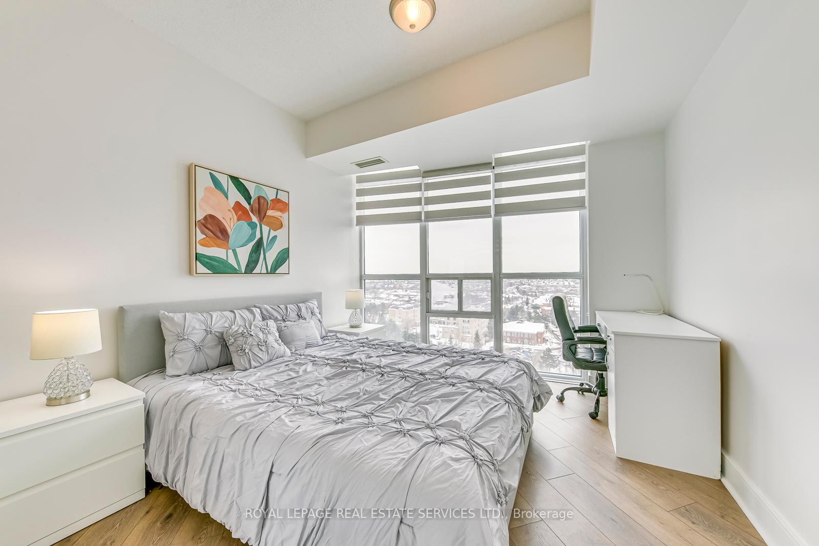 2 Bedrooms Condo at 80 Absolute, Mississauga For sale