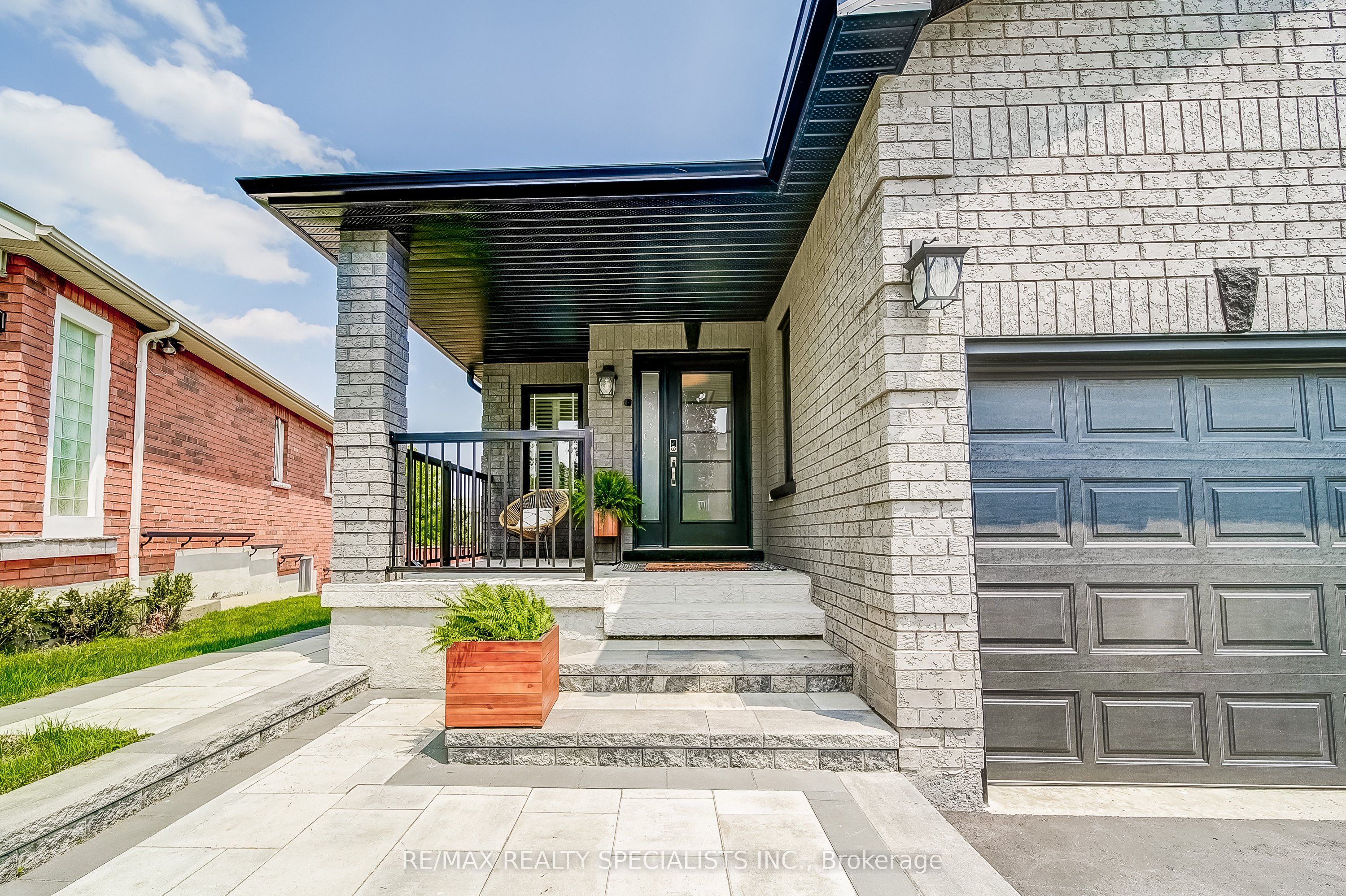 8 Wyman Crescent