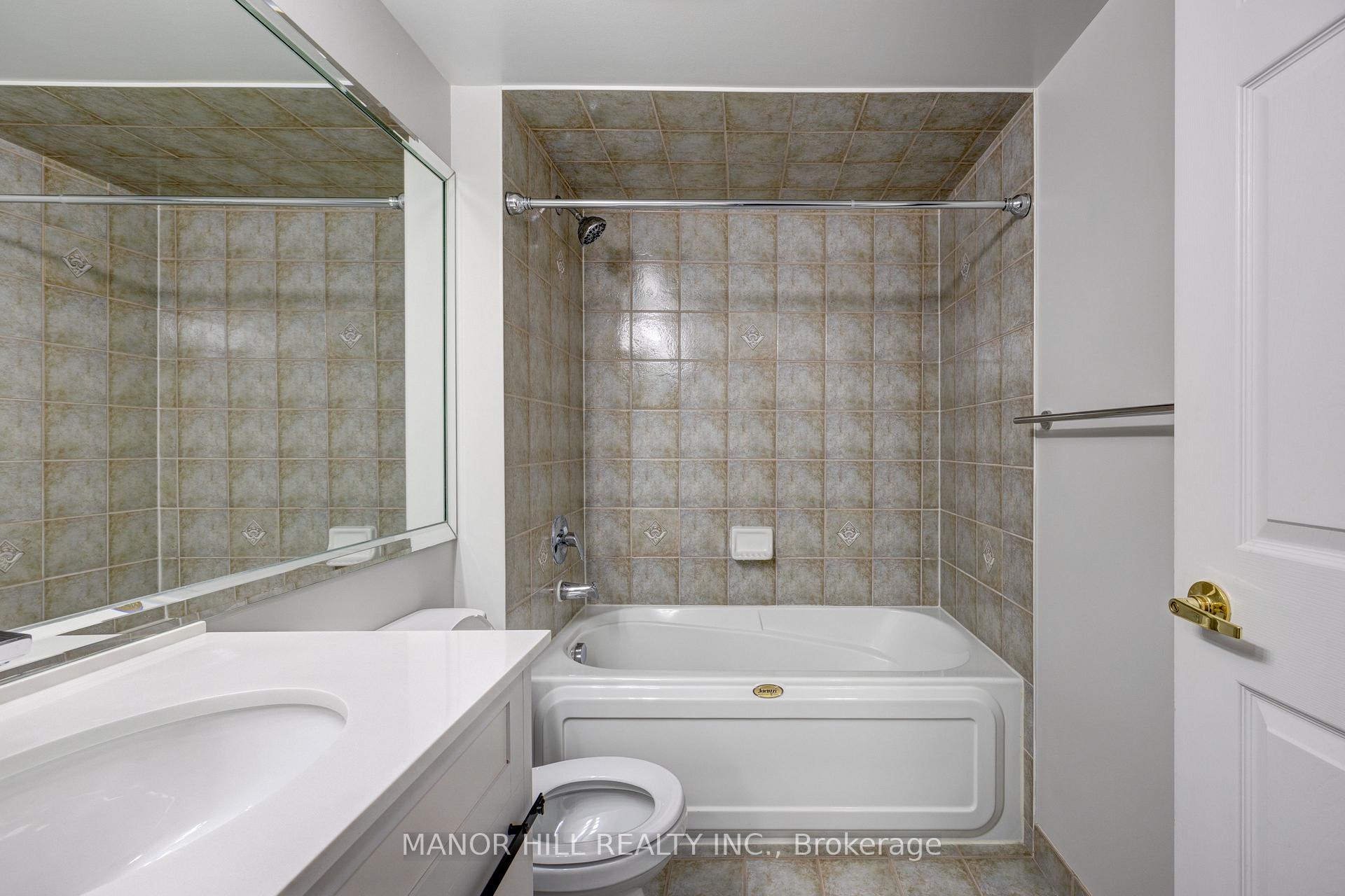 2 Bedrooms Condo at 35 Kingsbridge Garden,  Mississauga For sale
