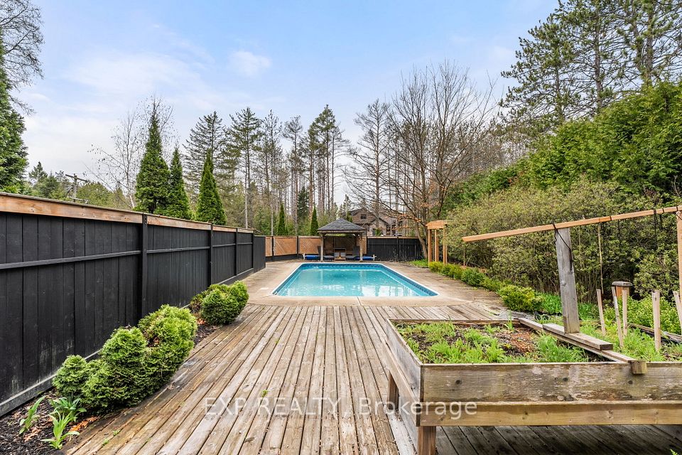 37 Manniku Road, Georgina, ON L9P 1R2