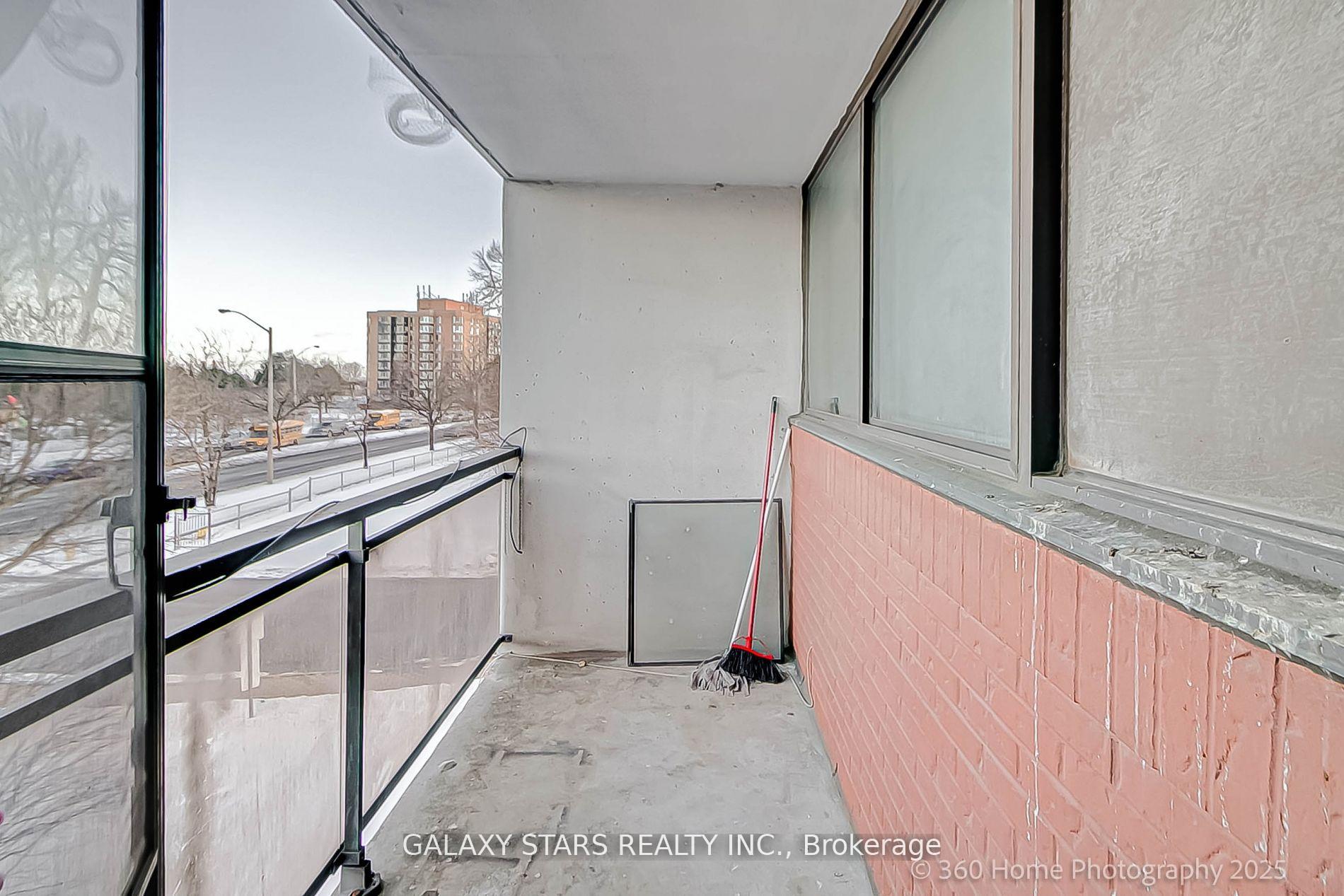 1 Bedroom Condo at 10 Tapscott,  Toronto For sale