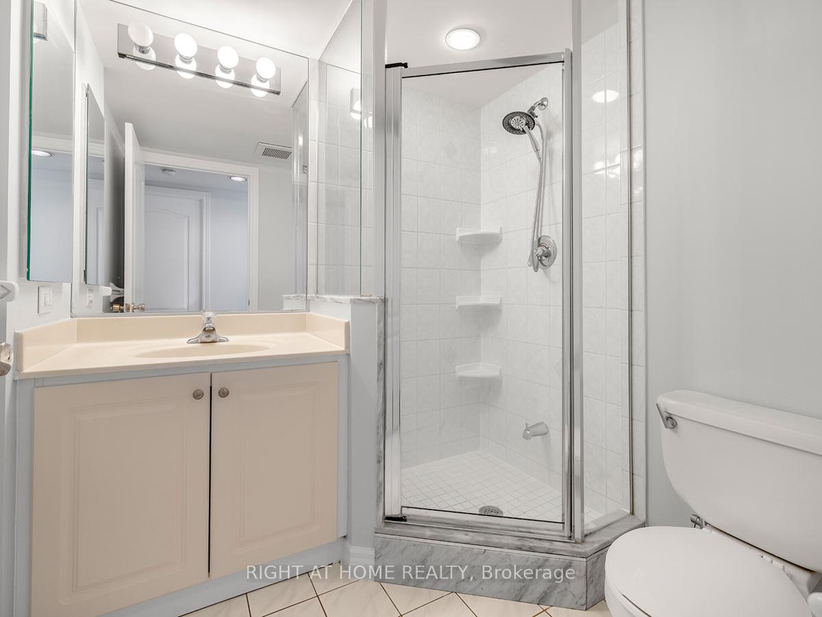 3 Bedrooms Condo at 88 Grandview,  Toronto For sale