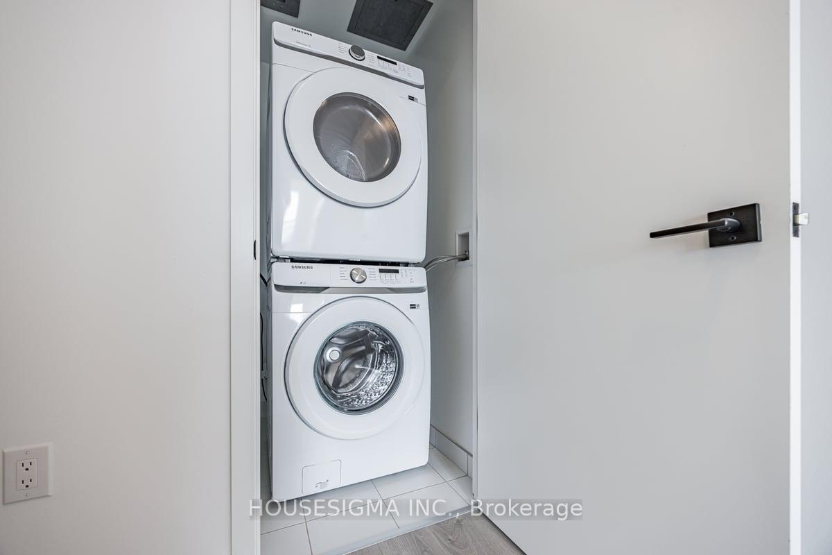3 Bedrooms Condo at 36 Zorra,  Toronto For sale