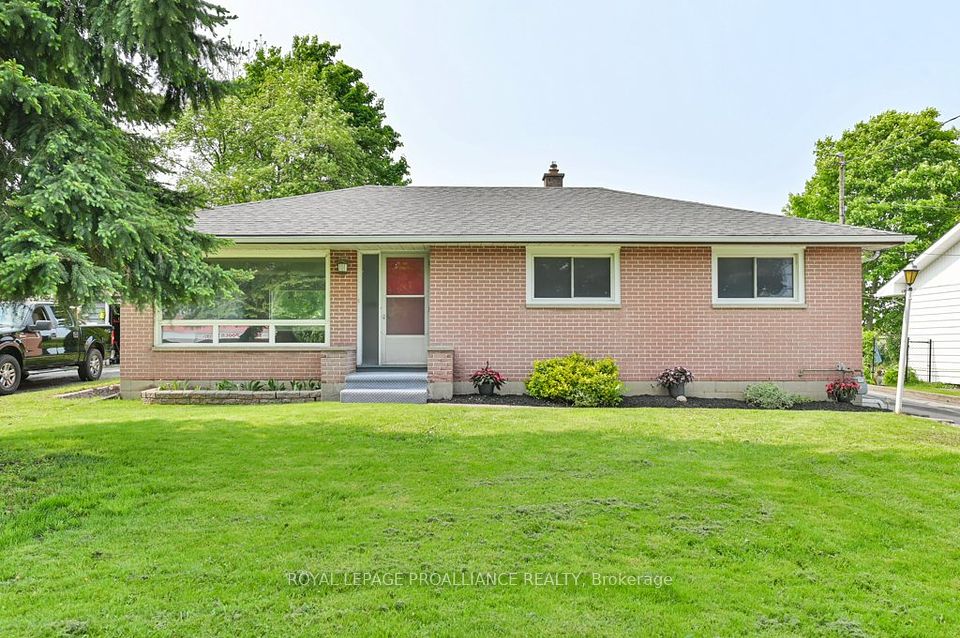 13234 Loyalist Parkway, Prince Edward County, ON K0K 2T0