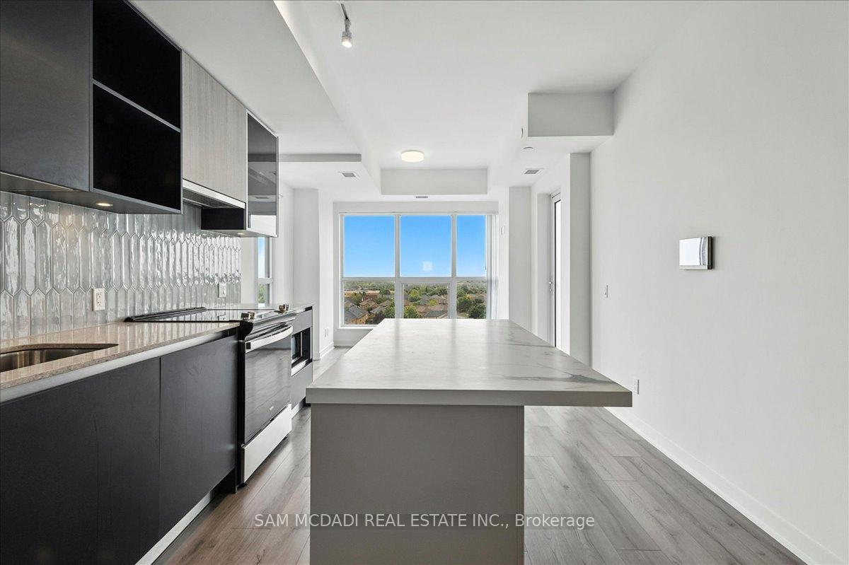 2 Bedrooms Condo at 405 Dundas, Oakville For sale
