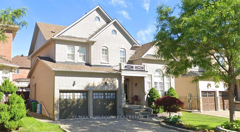 32 Aristocrat Road