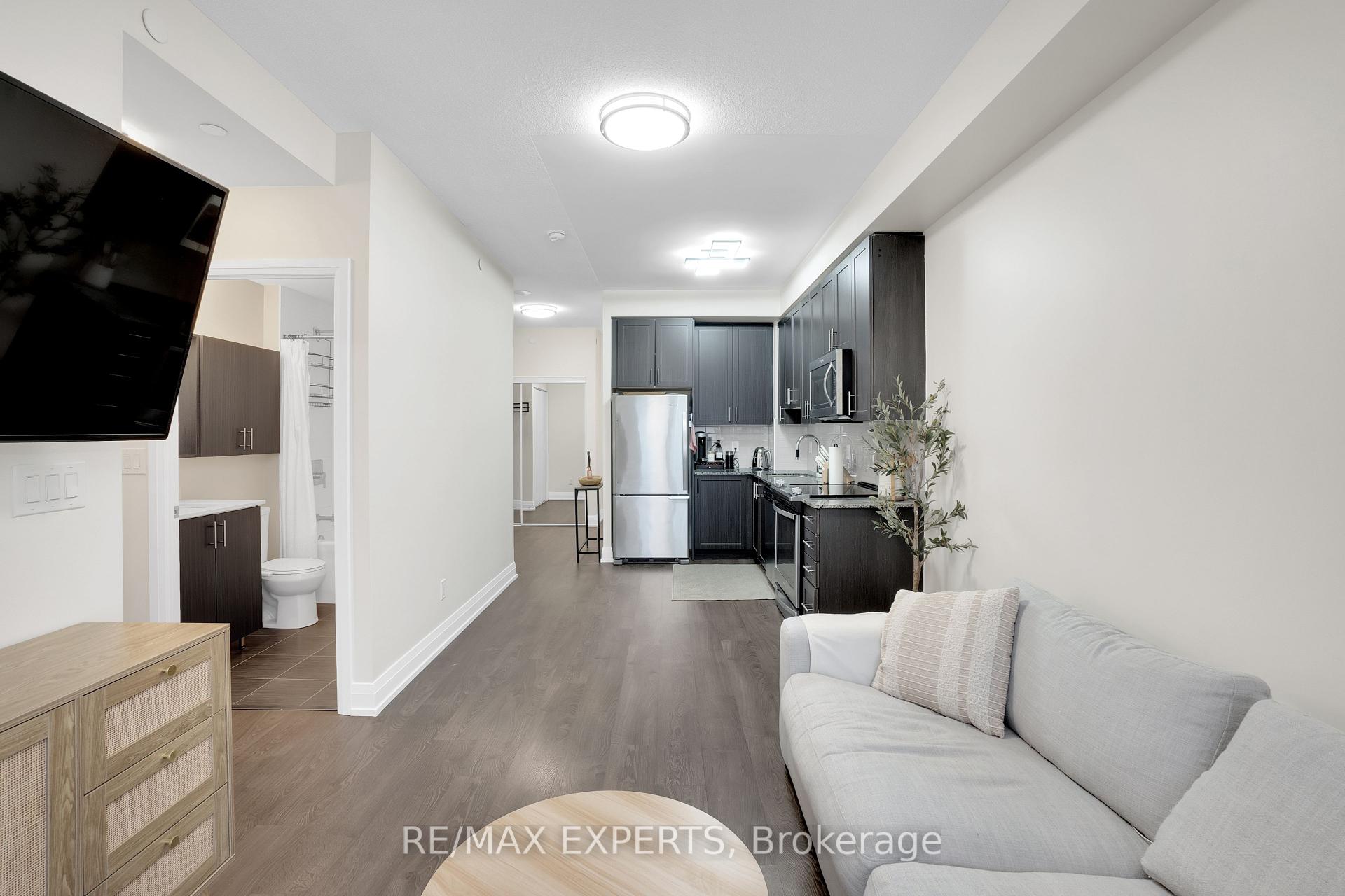 2 Bedrooms Condo at 3700 Highway 7, Vaughan For sale