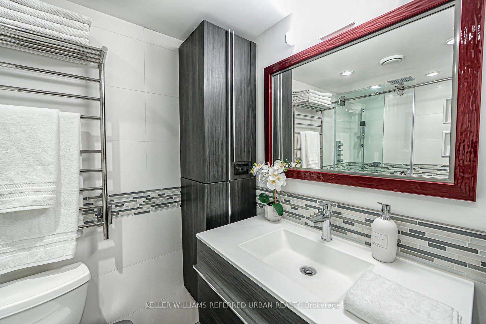 2 Bedrooms Condo at 67 Pleasant, Toronto For sale