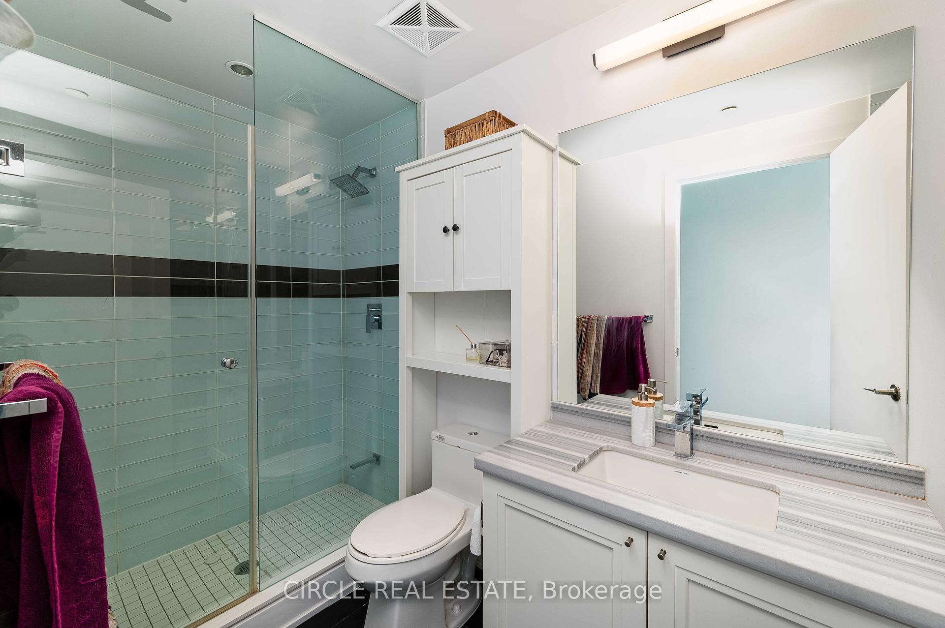 4 Bedrooms Condo at 4011 Brickstone Mews, Mississauga For sale
