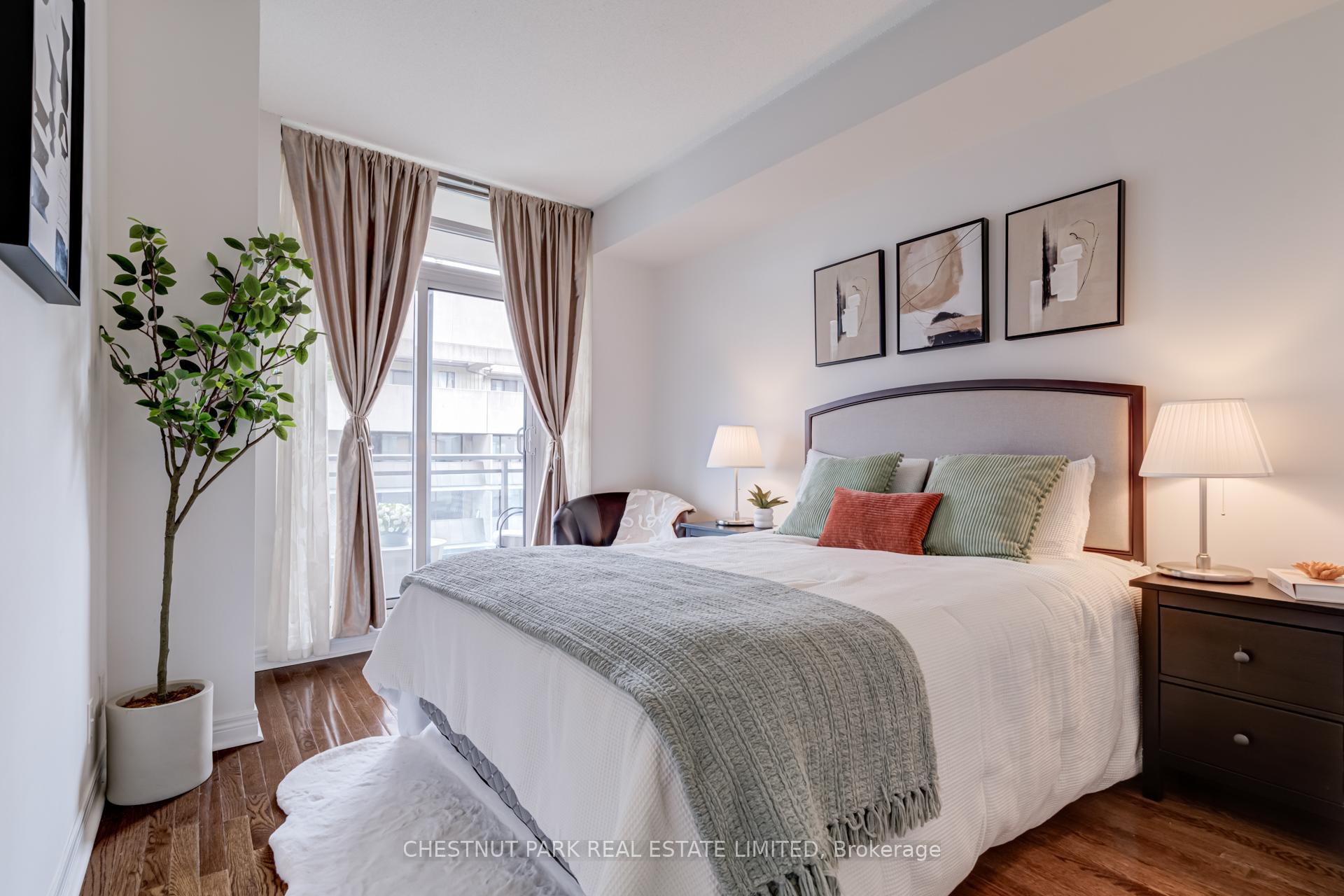 2 Bedrooms Condo at 736 Spadina, Toronto For sale