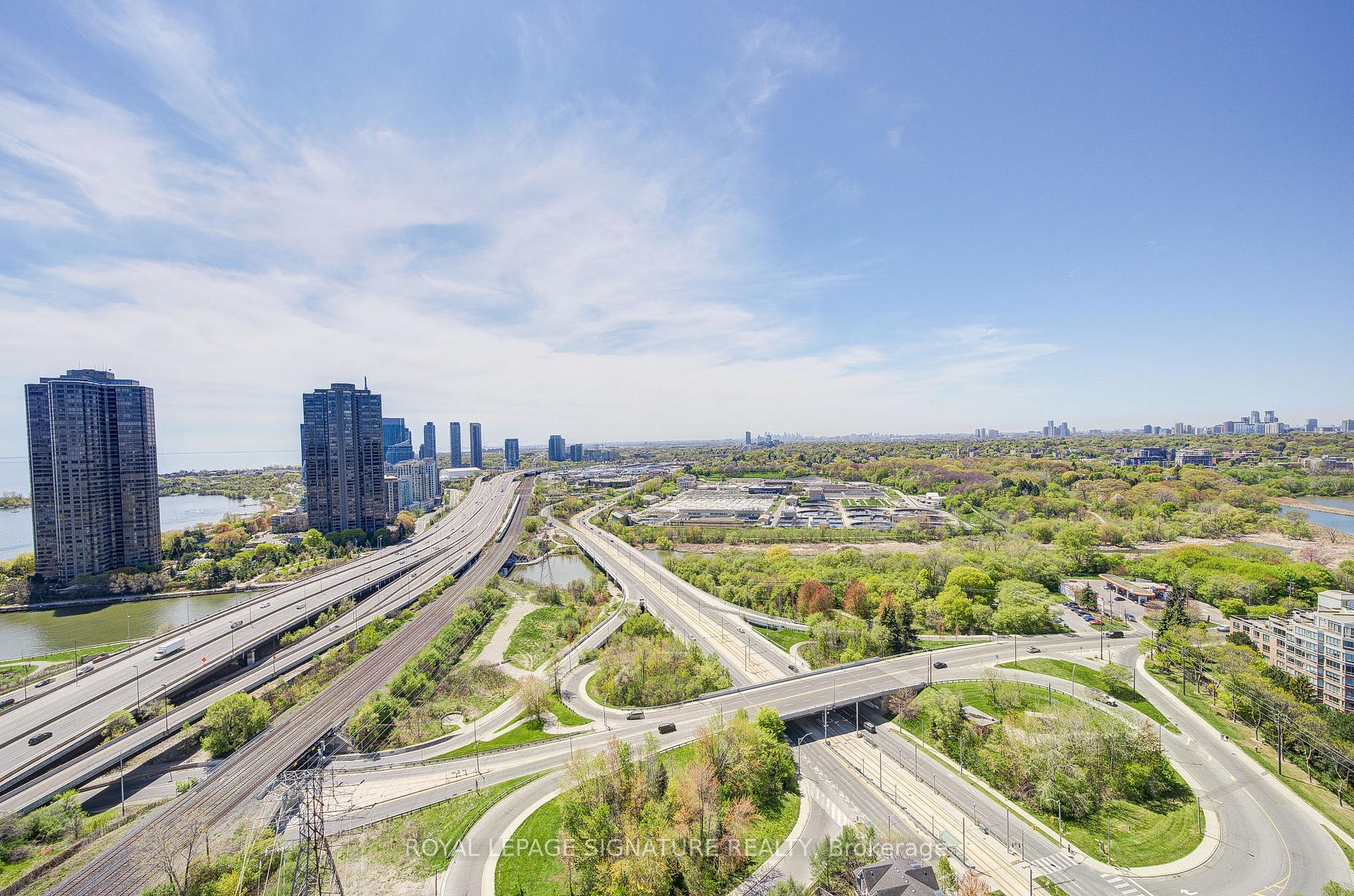 2 Bedrooms Condo at 105 The Queensway, Toronto For sale