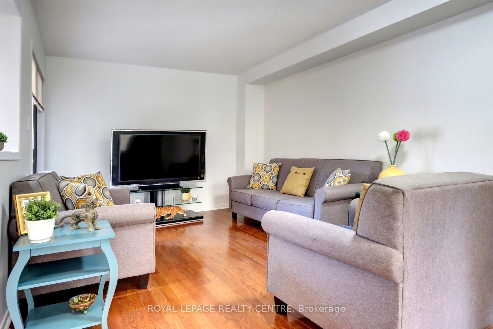 3 Bedrooms Condo at 5230 Glen Erin, Mississauga For sale