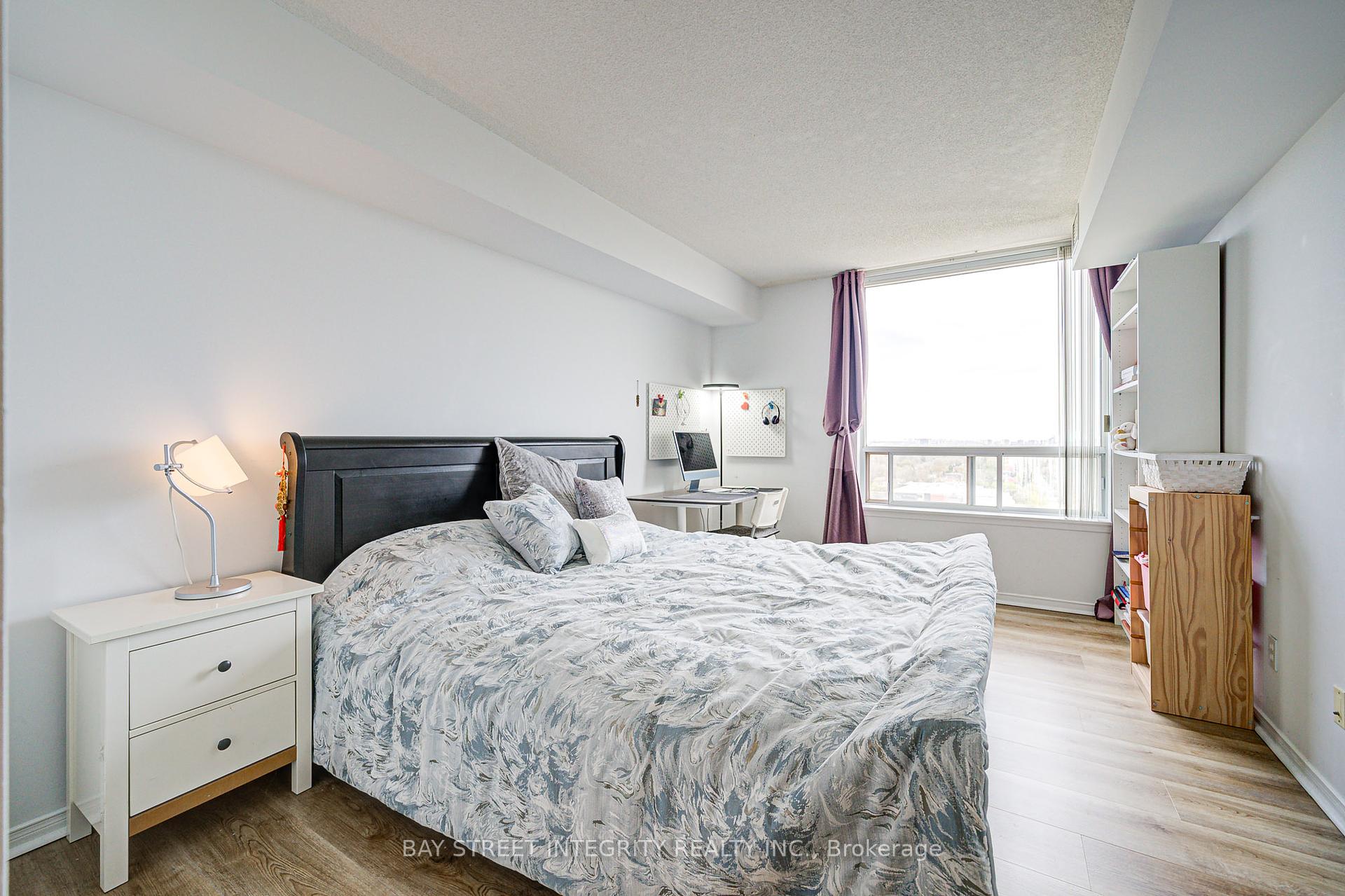 2 Bedrooms Condo at 18 Hillcrest,  Toronto For sale