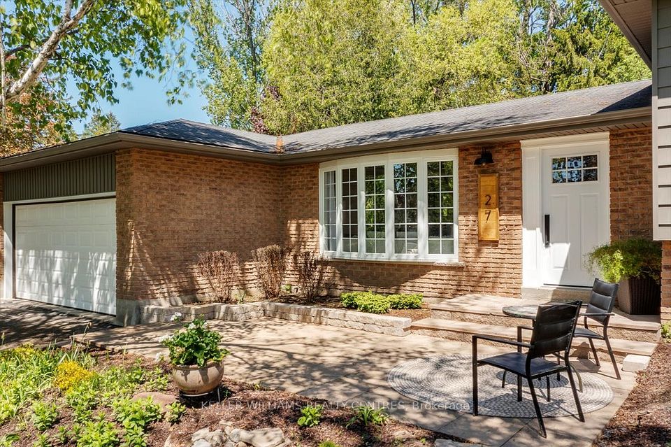 27 Broadview Avenue, Georgina, ON L4P 0M2