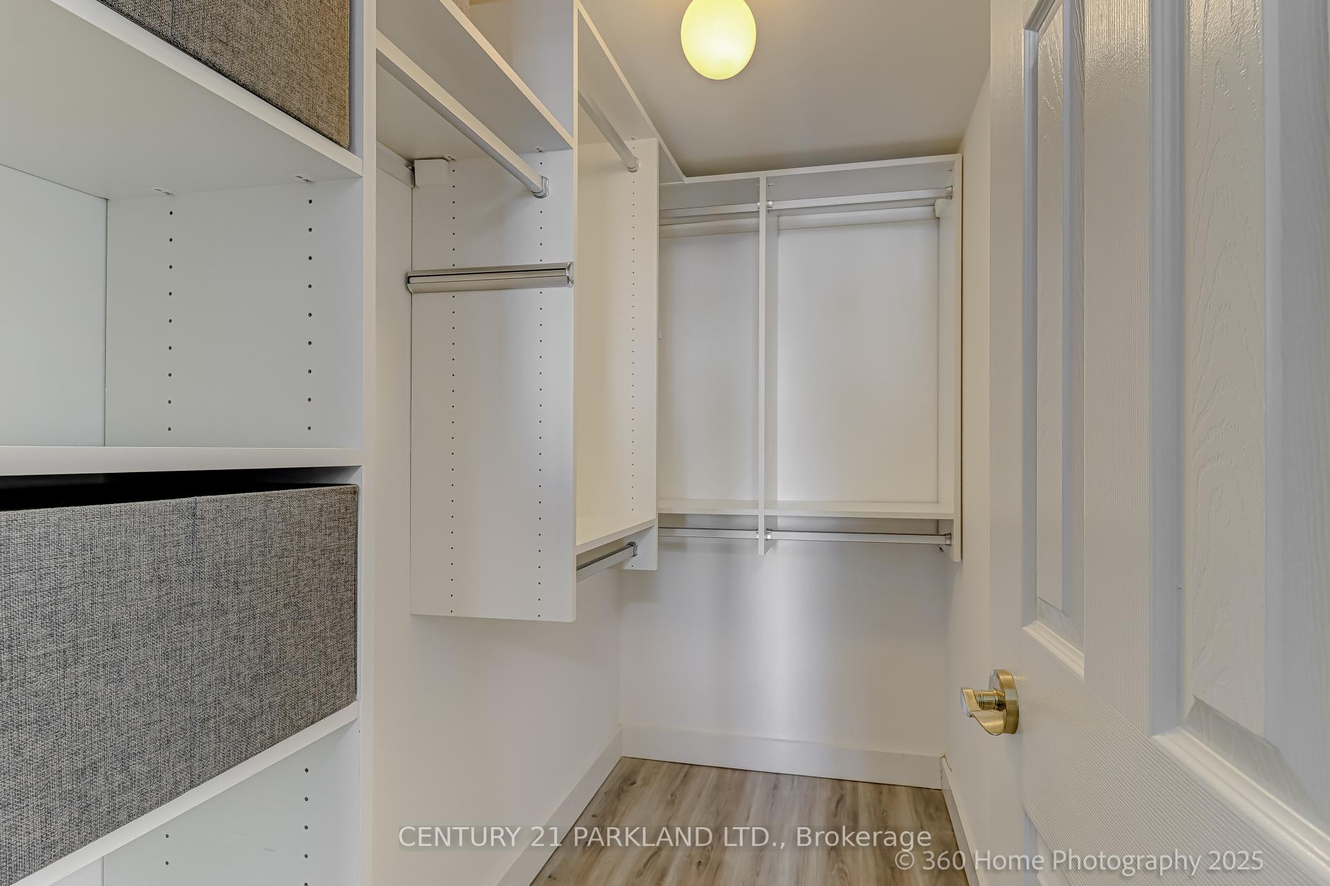 2 Bedrooms Condo at 30 Grand Trunk, Toronto For sale