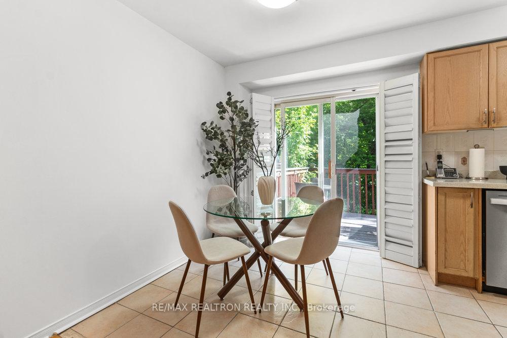 4 Bedrooms Condo at 31 Treeland, Toronto For sale