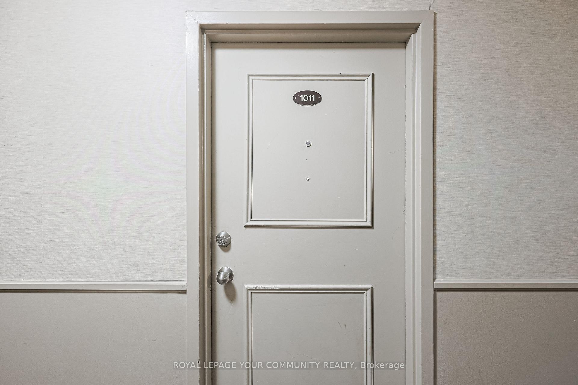 2 Bedrooms Condo at 10 Tobermory, Toronto For sale