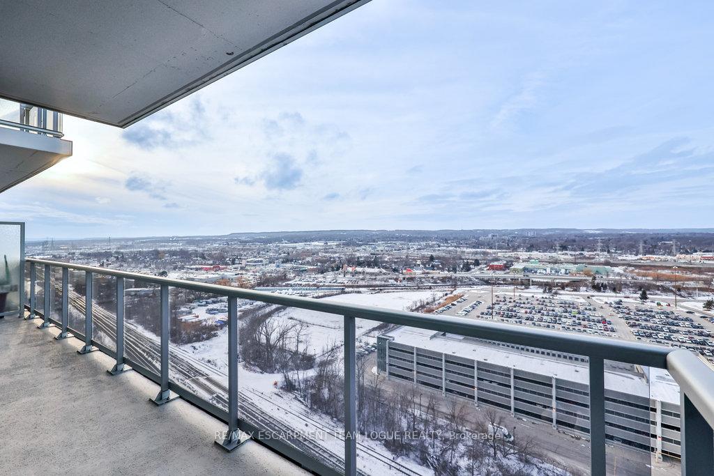 2 Bedrooms Condo at 2081 Fairview,  Burlington For sale