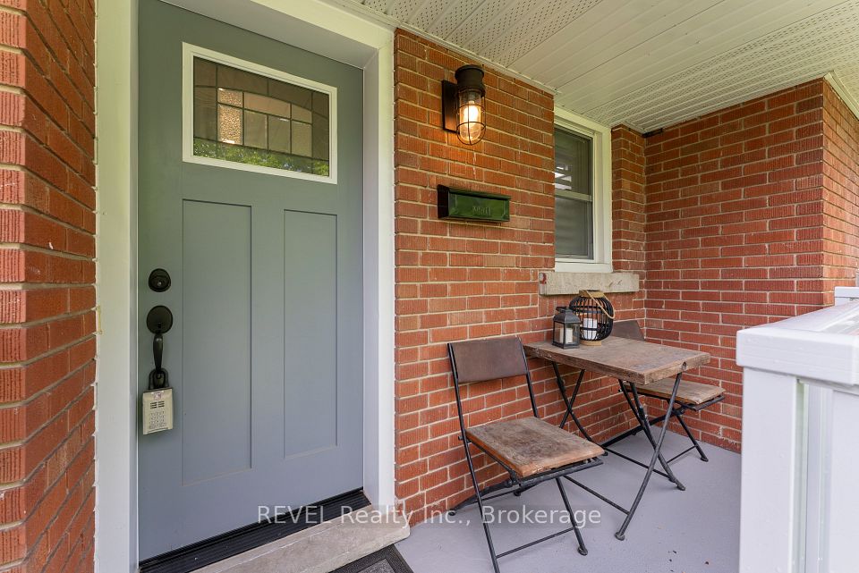 17 Varadi Avenue, Brant, ON N3R 3M9