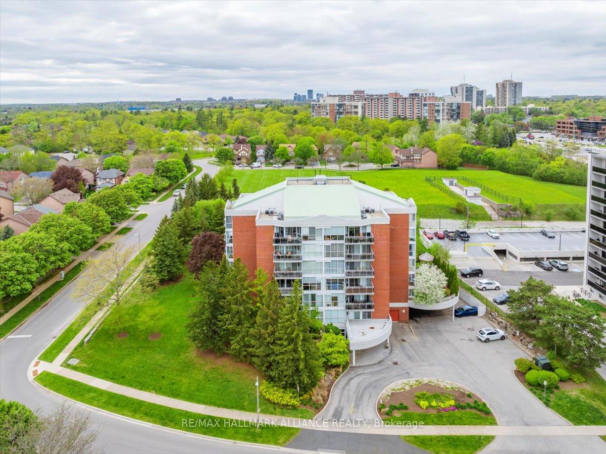 2 Bedrooms Condo at 1071 QUEENS, Oakville For sale