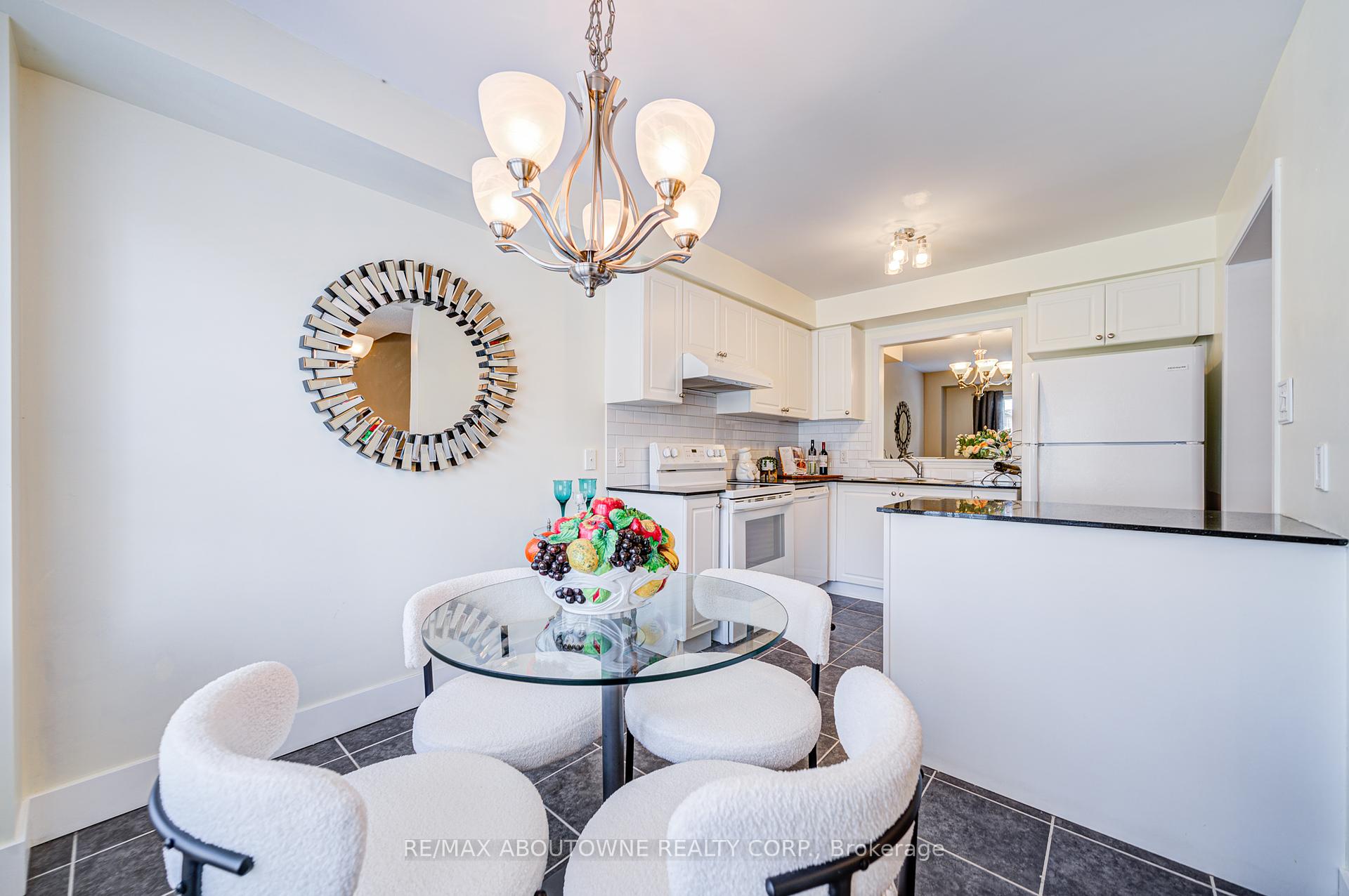 3 Bedrooms Condo at 470 Beach, Hamilton For sale