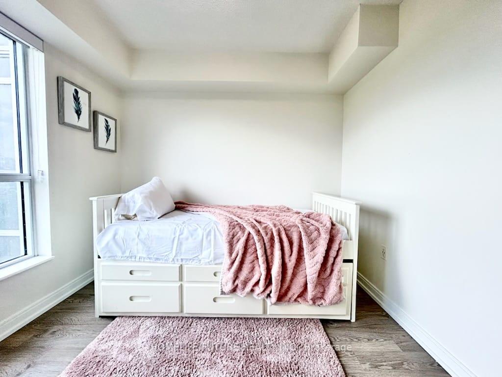 2 Bedrooms Condo at 275 Village Green, Toronto For sale