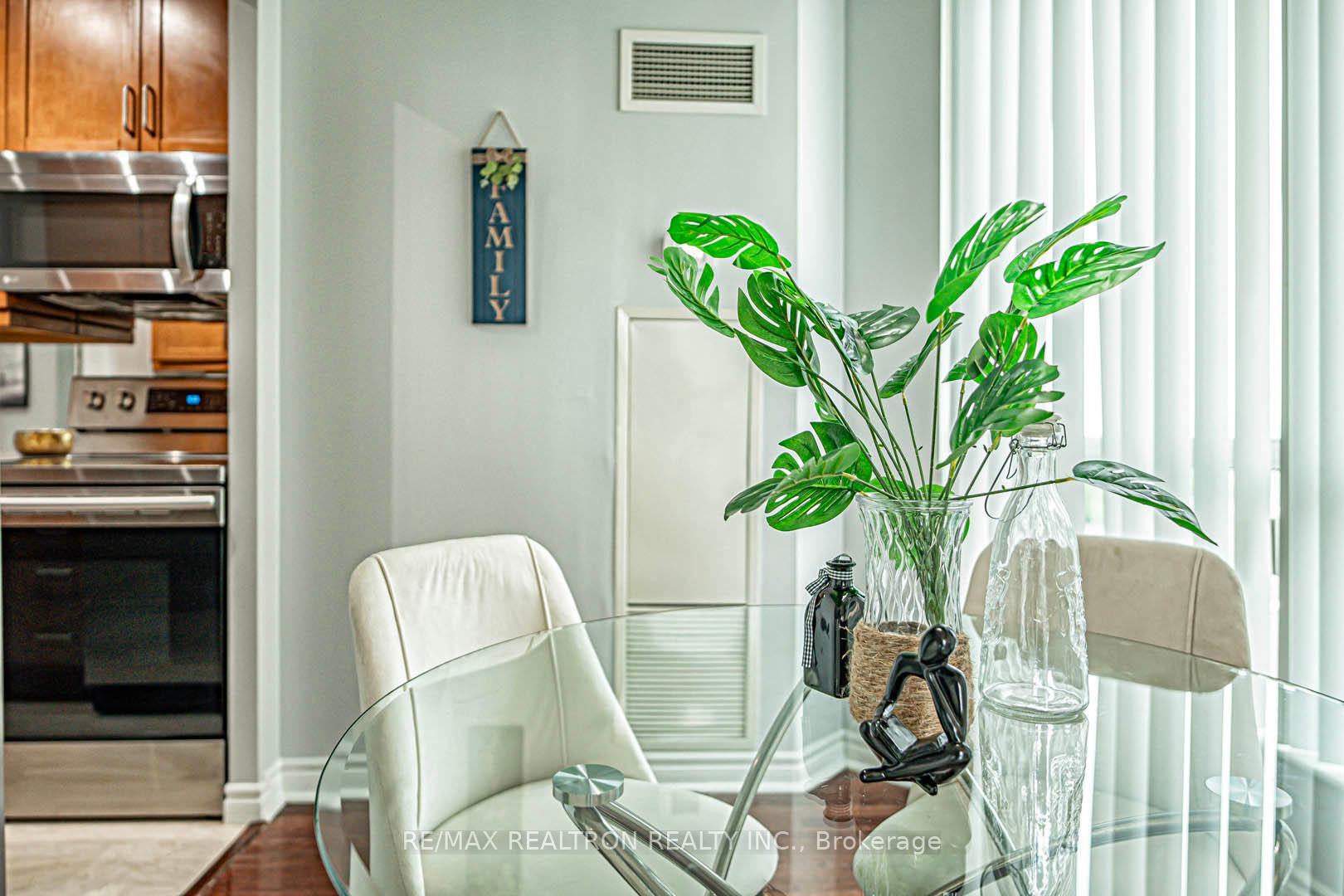 2 Bedrooms Condo at 60 Byng, Toronto For sale